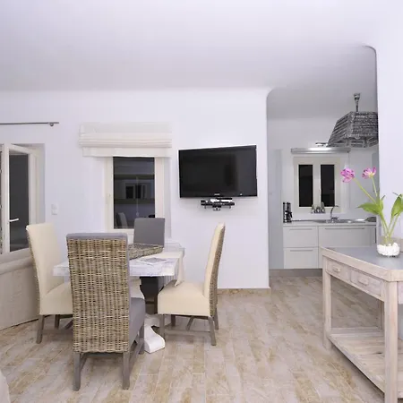 Chrysalis Nature 4 Apartamento Páros